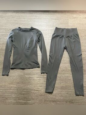 SHEIN Gray Long Sleeve Athletic Top